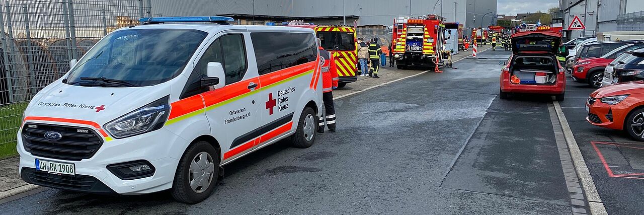 Manschaftstransportfahrzeug, Einsatz, Brand, Industriehalle